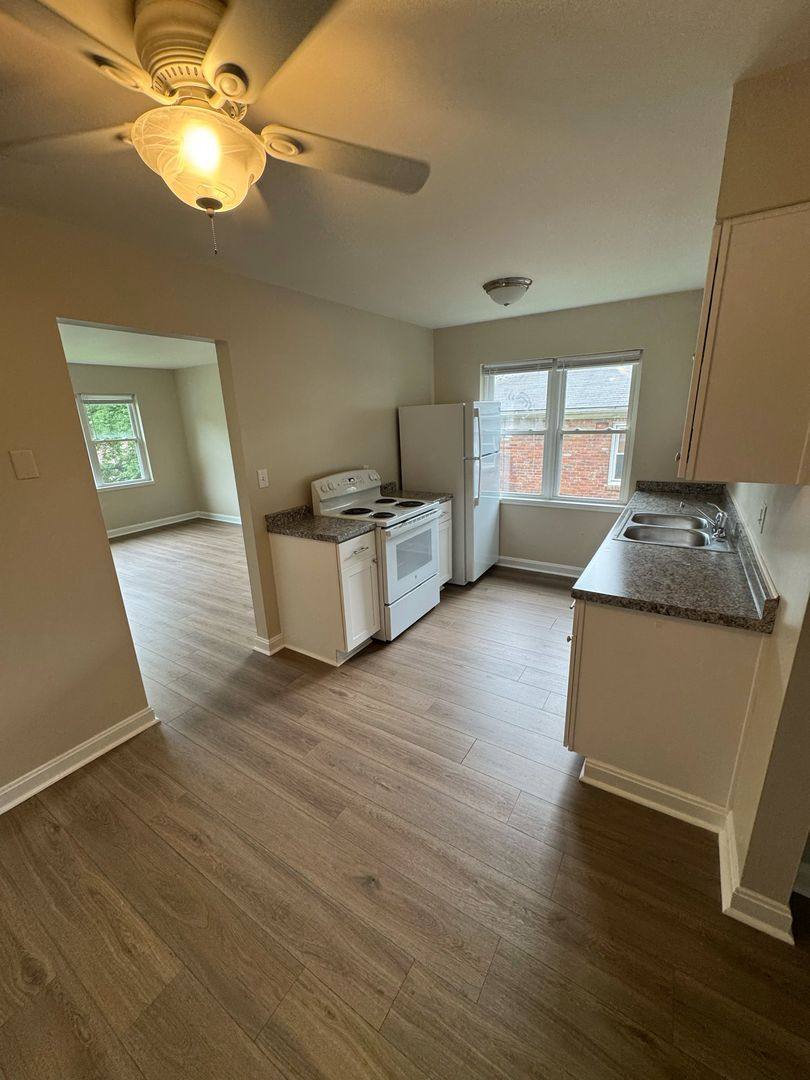 Apartment for rent at 2711 Brownsboro Rd, Louisville, KY 40206
