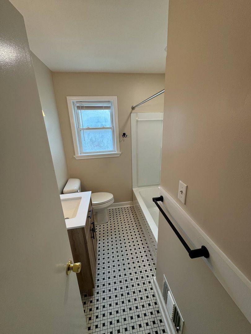 Apartment for rent at 2711 Brownsboro Rd, Louisville, KY 40206