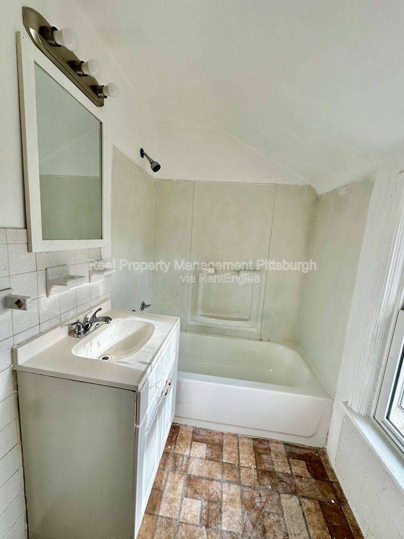 House for rent at 8612 Oakcrest Rd, Pittsburgh, PA 15235