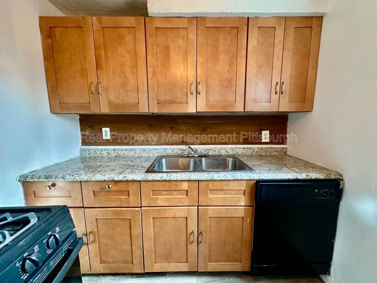 House for rent at 8612 Oakcrest Rd, Pittsburgh, PA 15235
