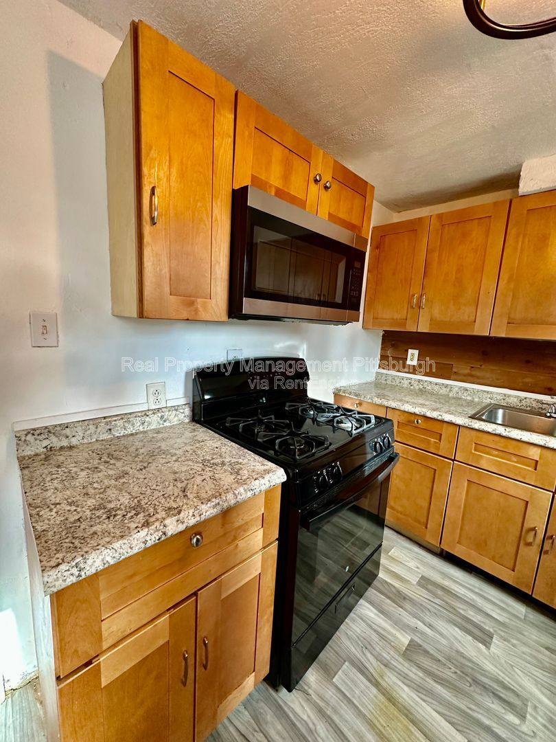 House for rent at 8612 Oakcrest Rd, Pittsburgh, PA 15235