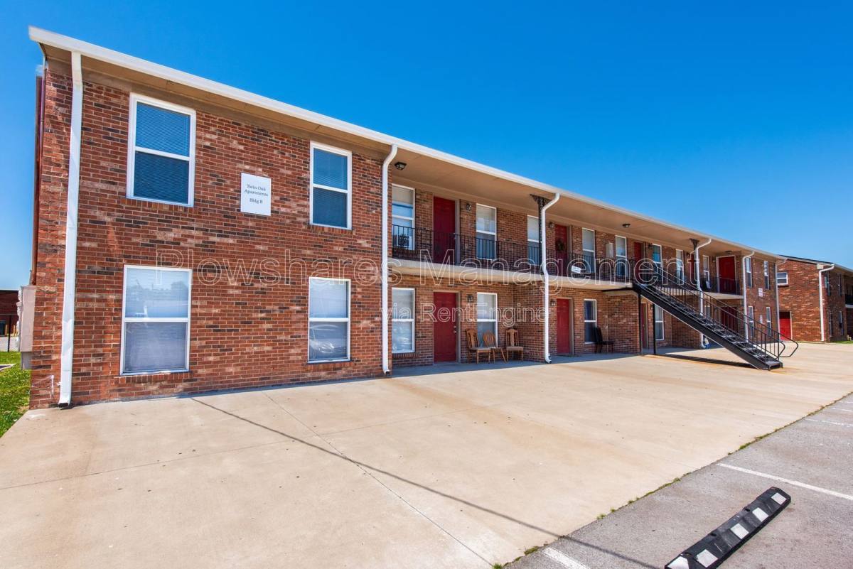 Apartment for rent at 3231 Chinquapin Lane #E16, Louisville, KY 40219