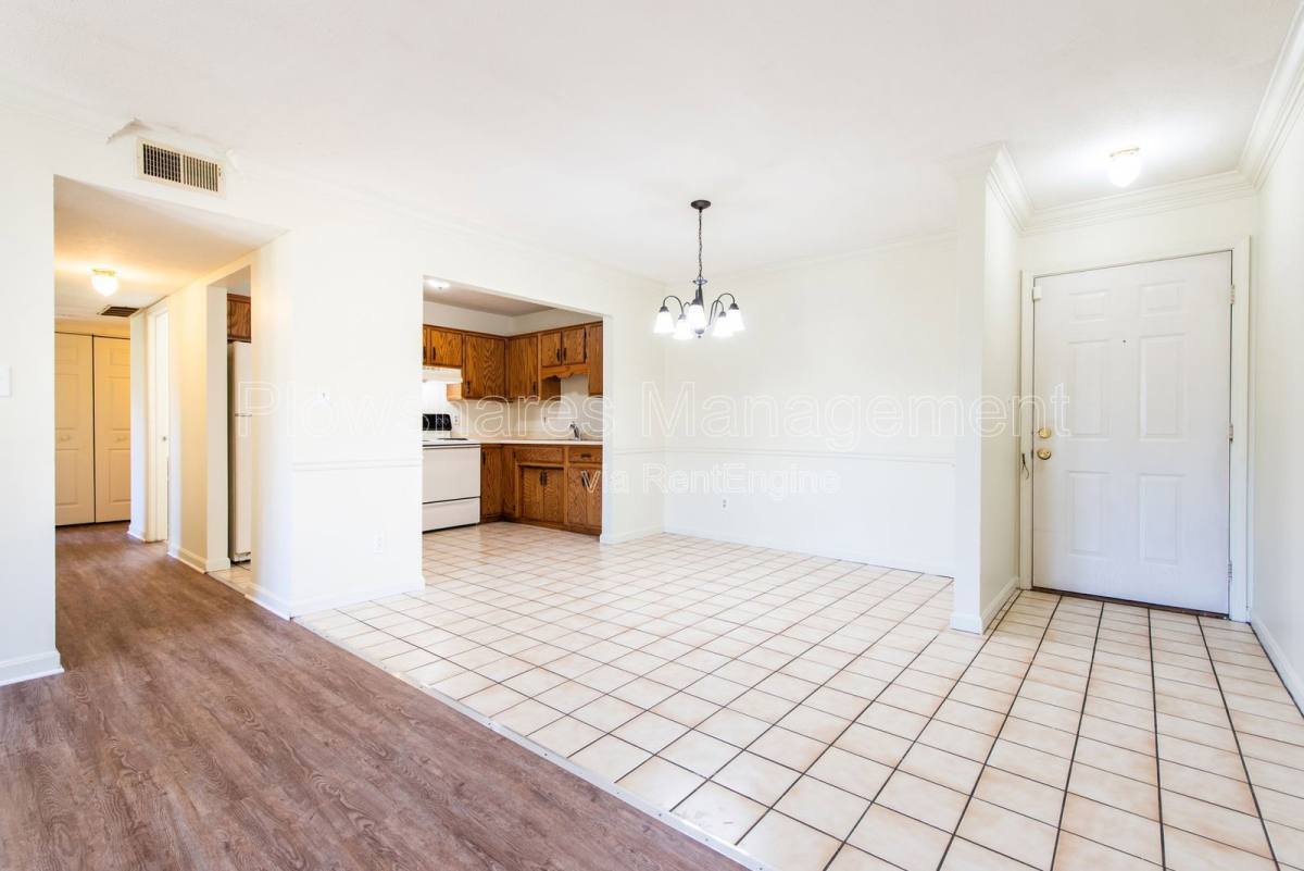 Apartment for rent at 4406 S Brook St #27, Louisville, KY 40214