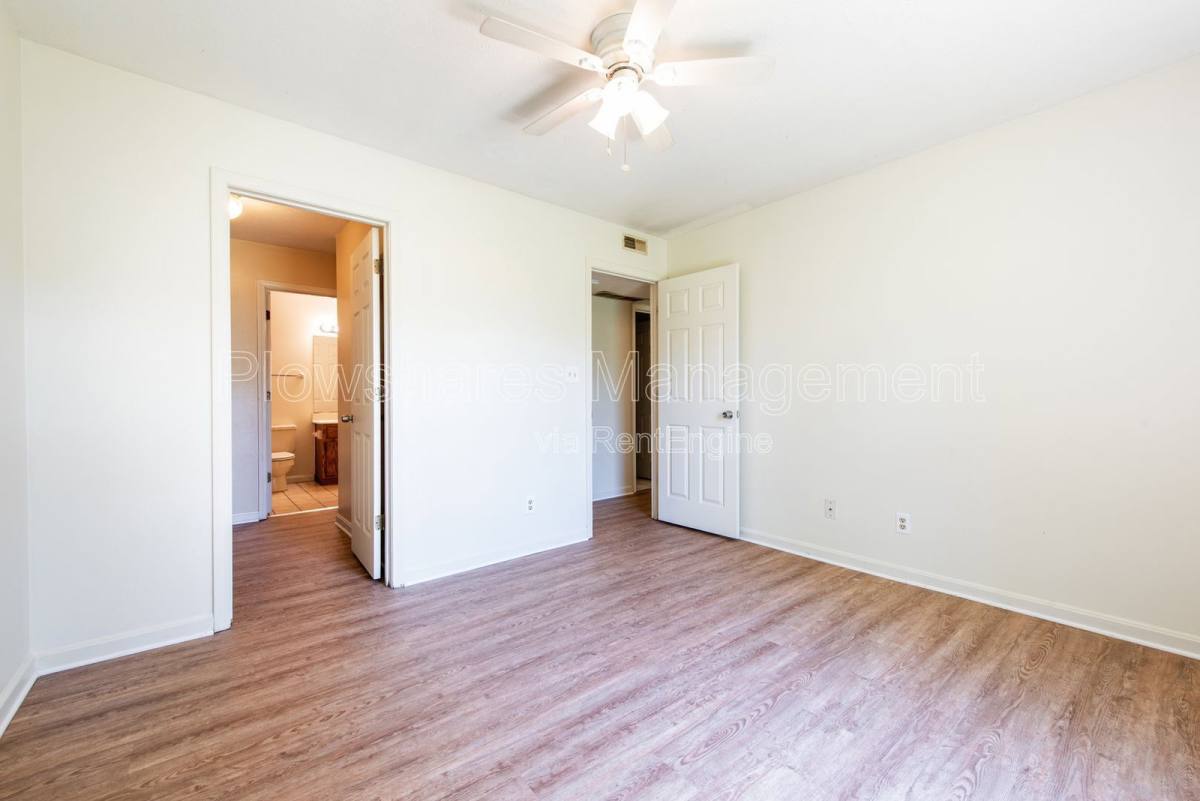 Apartment for rent at 4406 S Brook St #27, Louisville, KY 40214