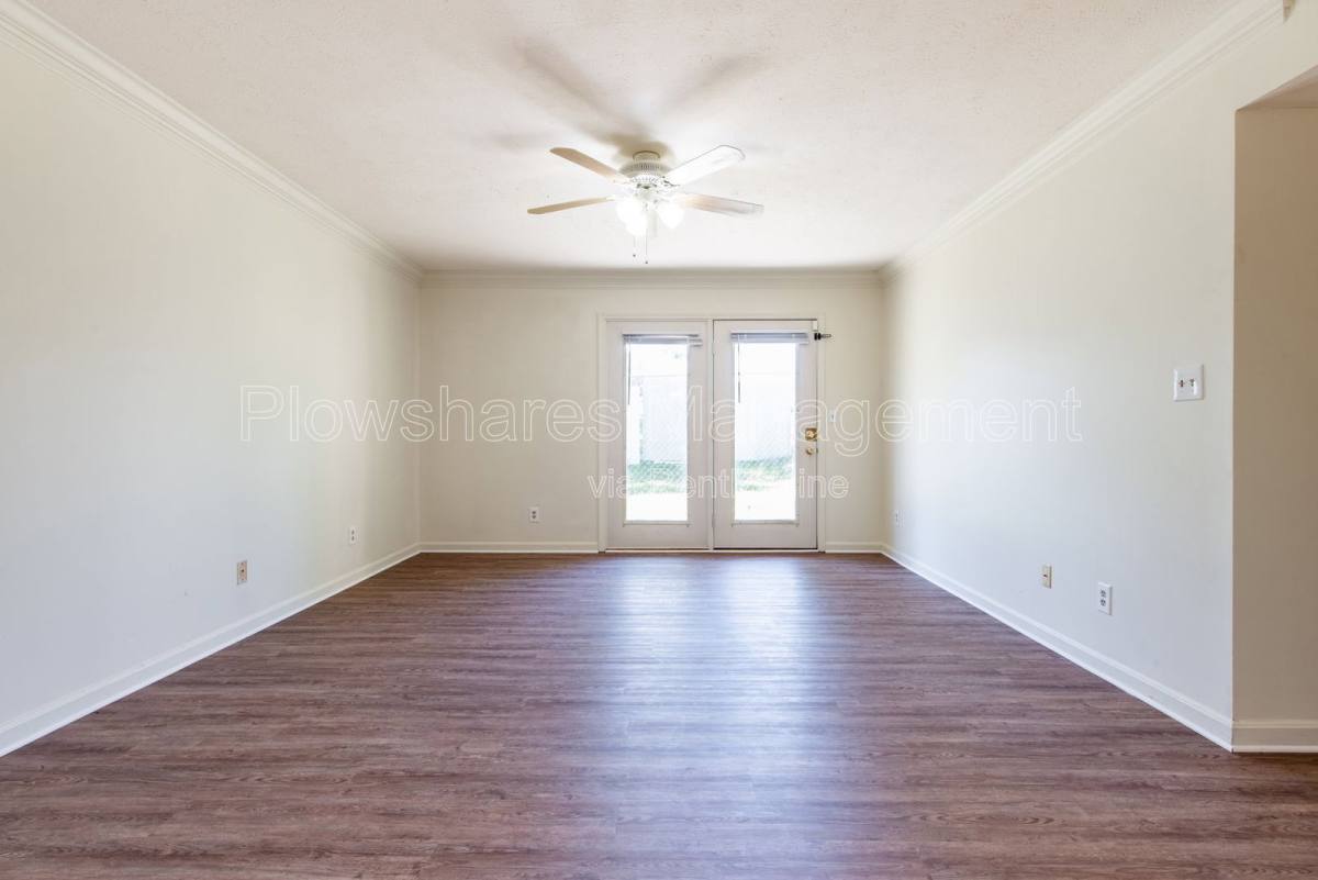 Apartment for rent at 4406 S Brook St #27, Louisville, KY 40214