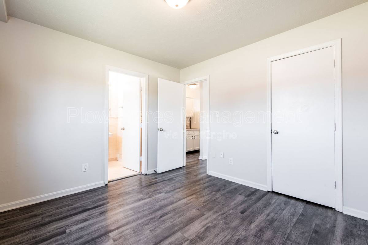 Apartment for rent at 3224 Twin Oak Lane #G24, Louisville, KY 40219