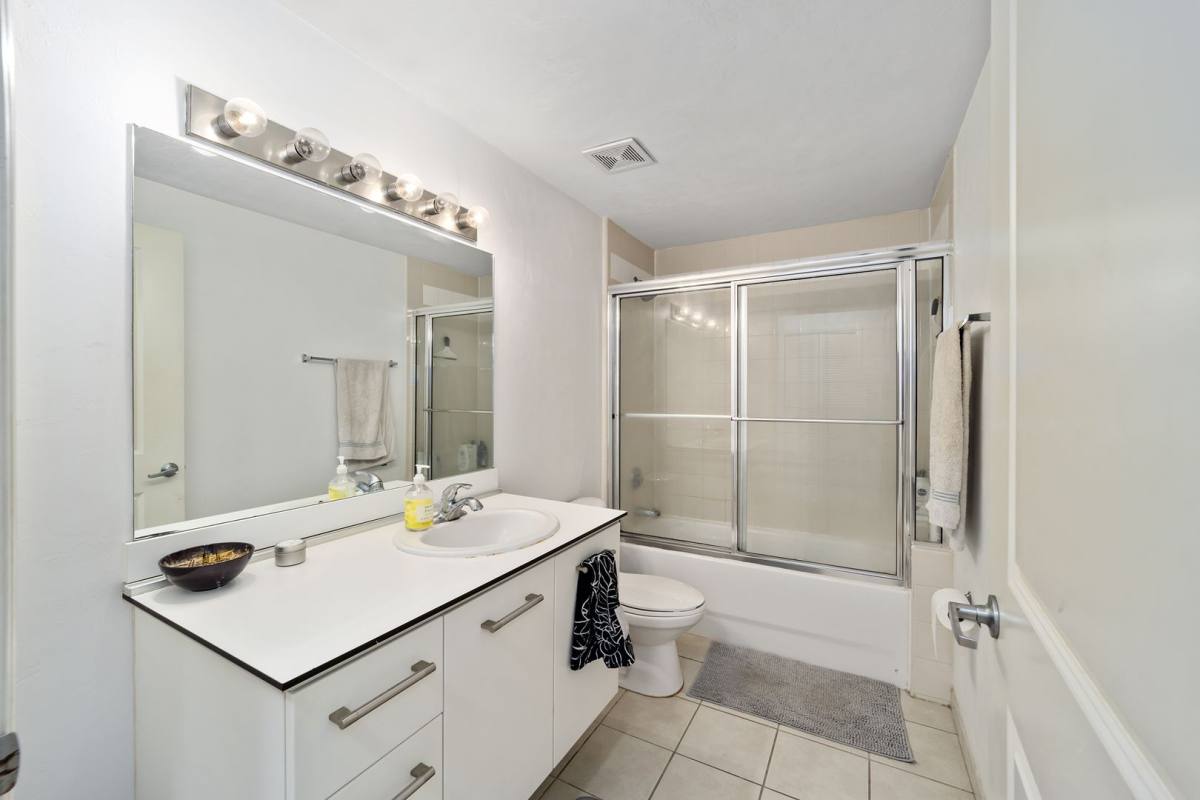 Condo for rent at 20 SW 6th St, Gainesville, FL 32601