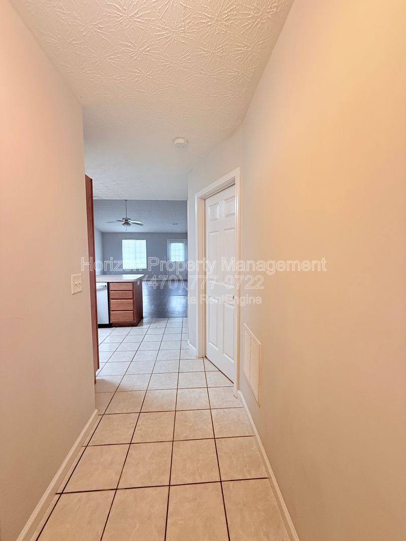 Apartment for rent at 4003 Hidden Hollow Dr, Gainesville, GA 30506