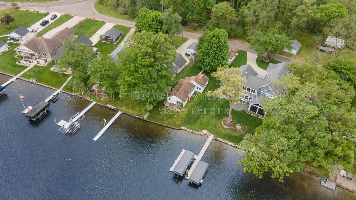 House for rent at 9107 W End Dr, Portage, MI 49002