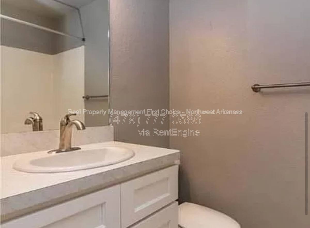 Townhouse for rent at 581 W Moan Place, Fayetteville, AR 72703