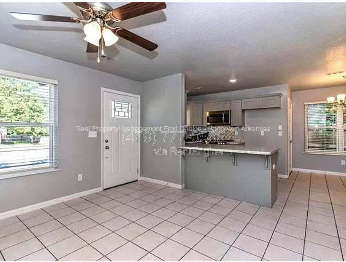 Townhouse for rent at 581 W Moan Place, Fayetteville, AR 72703