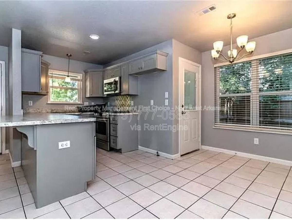 Townhouse for rent at 581 W Moan Place, Fayetteville, AR 72703