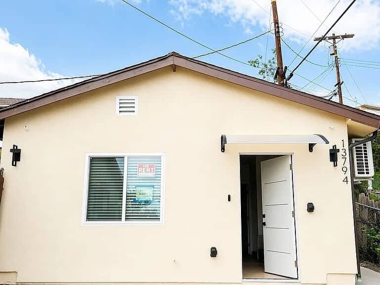 House for rent at 13794 Marchant Ave, Sylmar, CA 91342