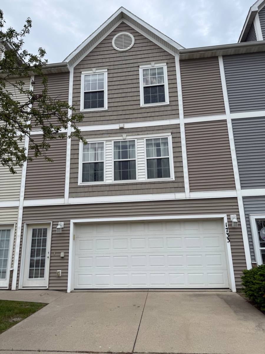 Townhouse for rent at 1733 SW 32nd Lane, Ankeny, IA 50023