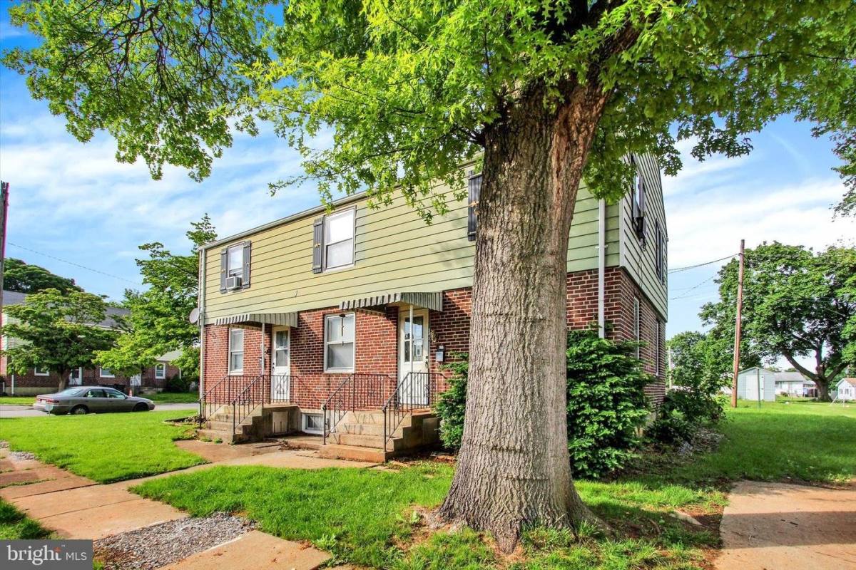 Townhouse for rent at 889-891 Tioga St #889, York, PA 17404