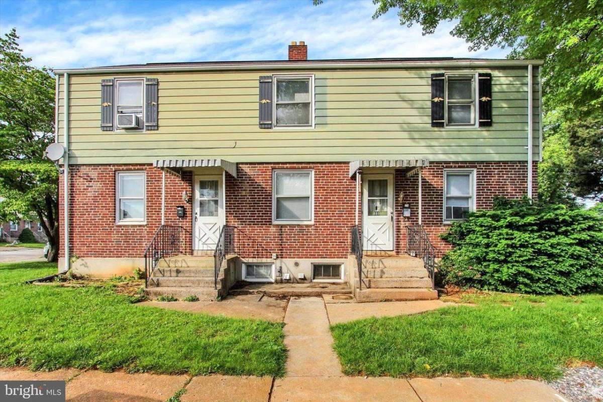 Townhouse for rent at 889-891 Tioga St #889, York, PA 17404