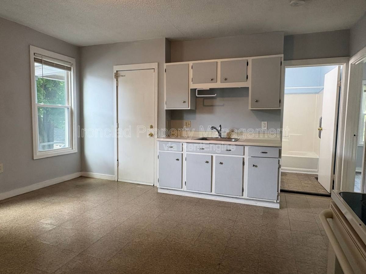 Apartment for rent at 172 Mount Pleasant St #1, Meriden, CT 06451