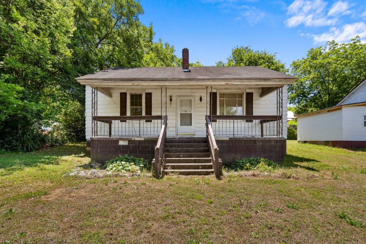House for rent at 902 Pickens St, Anderson, SC 29621