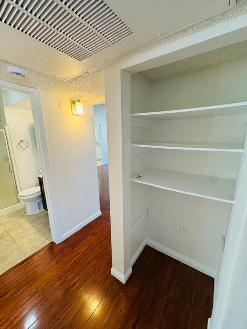 Apartment for rent at 410 E Elmwood Ave, Burbank, CA 91501