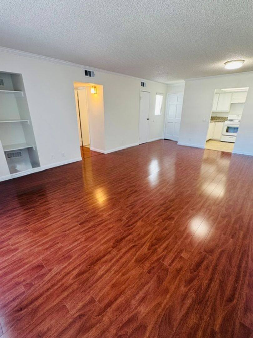 Apartment for rent at 410 E Elmwood Ave, Burbank, CA 91501