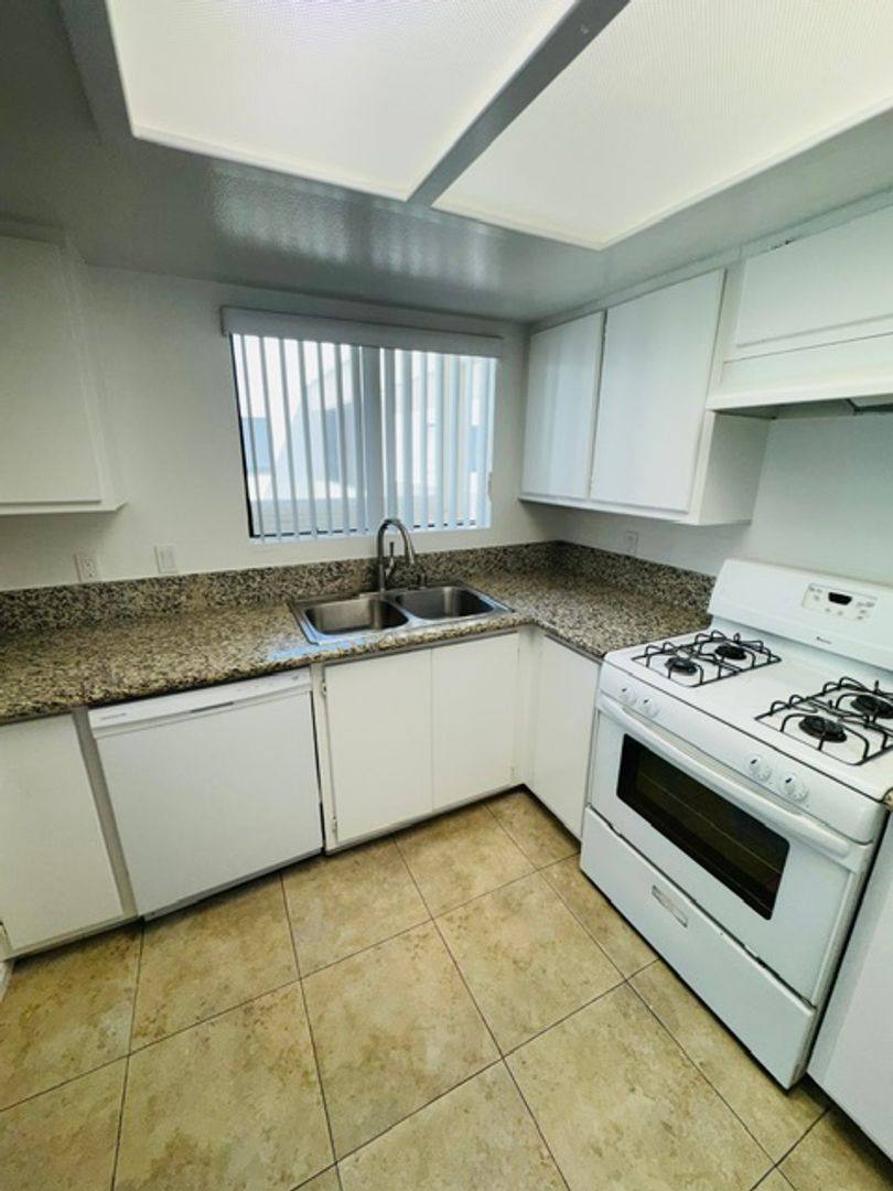 Apartment for rent at 410 E Elmwood Ave, Burbank, CA 91501