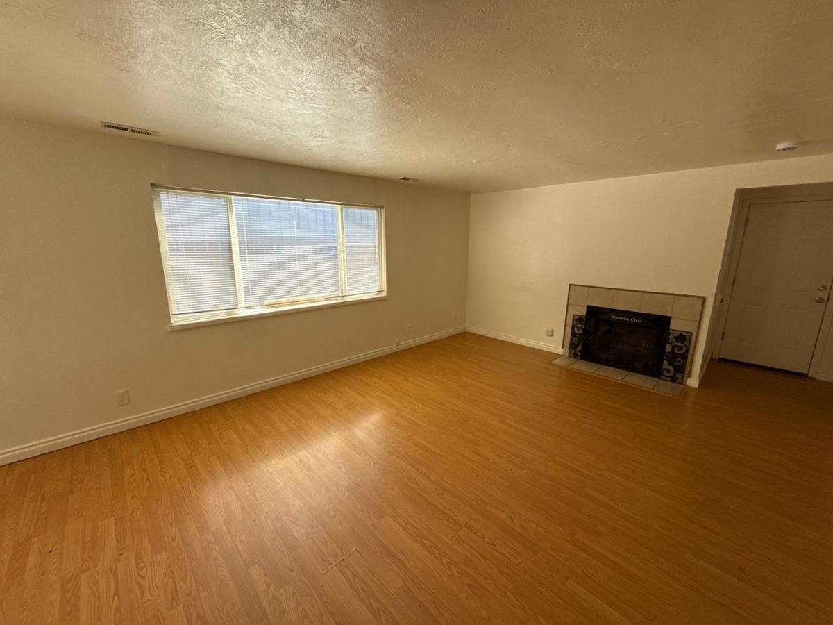 House for rent at 5162 Lone Oak Rd SE, Salem, OR 97306
