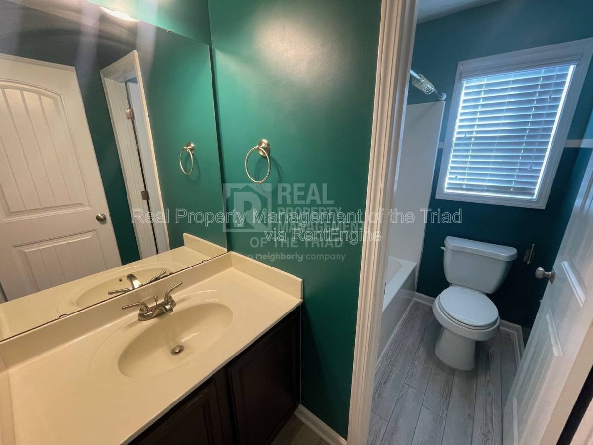 House for rent at 1950 Glenkirk Dr, Burlington, NC 27215