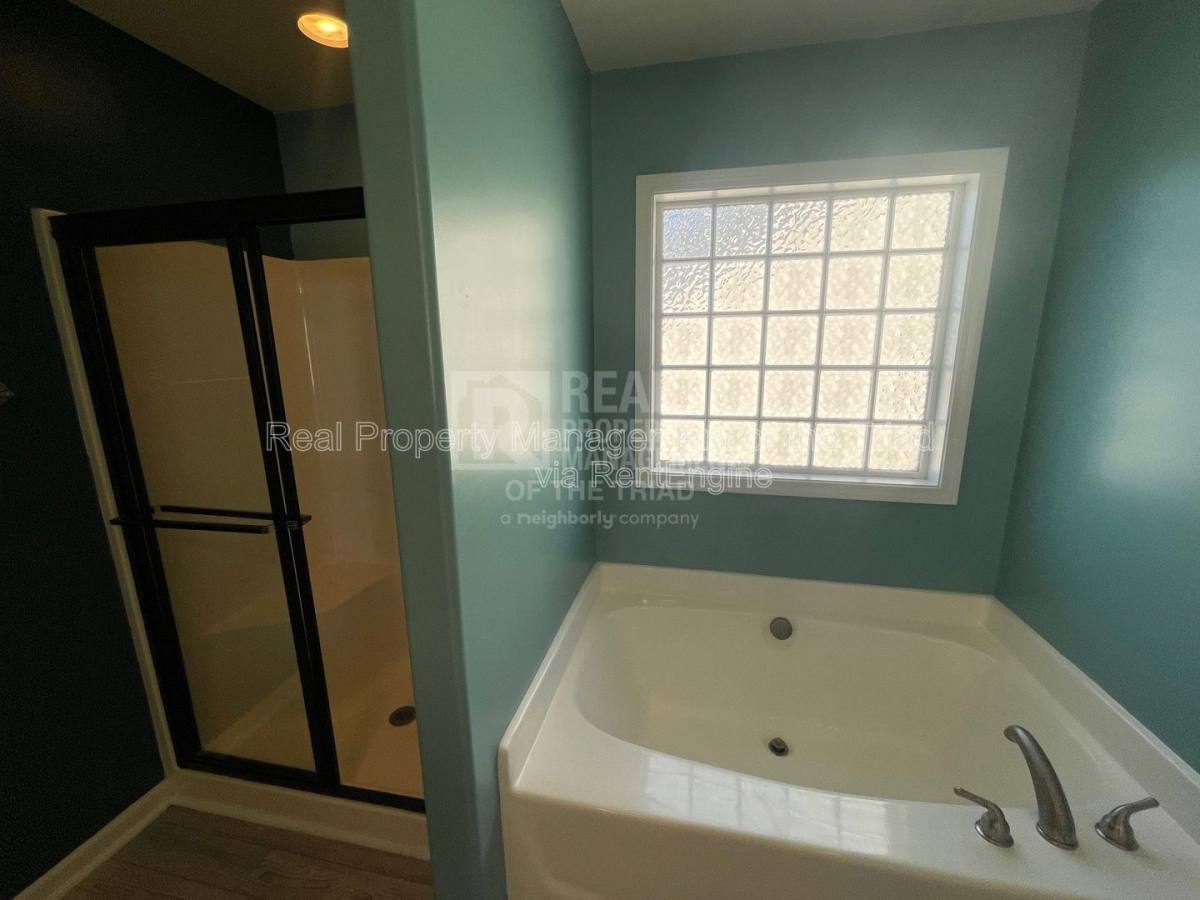 House for rent at 1950 Glenkirk Dr, Burlington, NC 27215