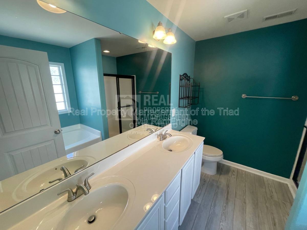 House for rent at 1950 Glenkirk Dr, Burlington, NC 27215