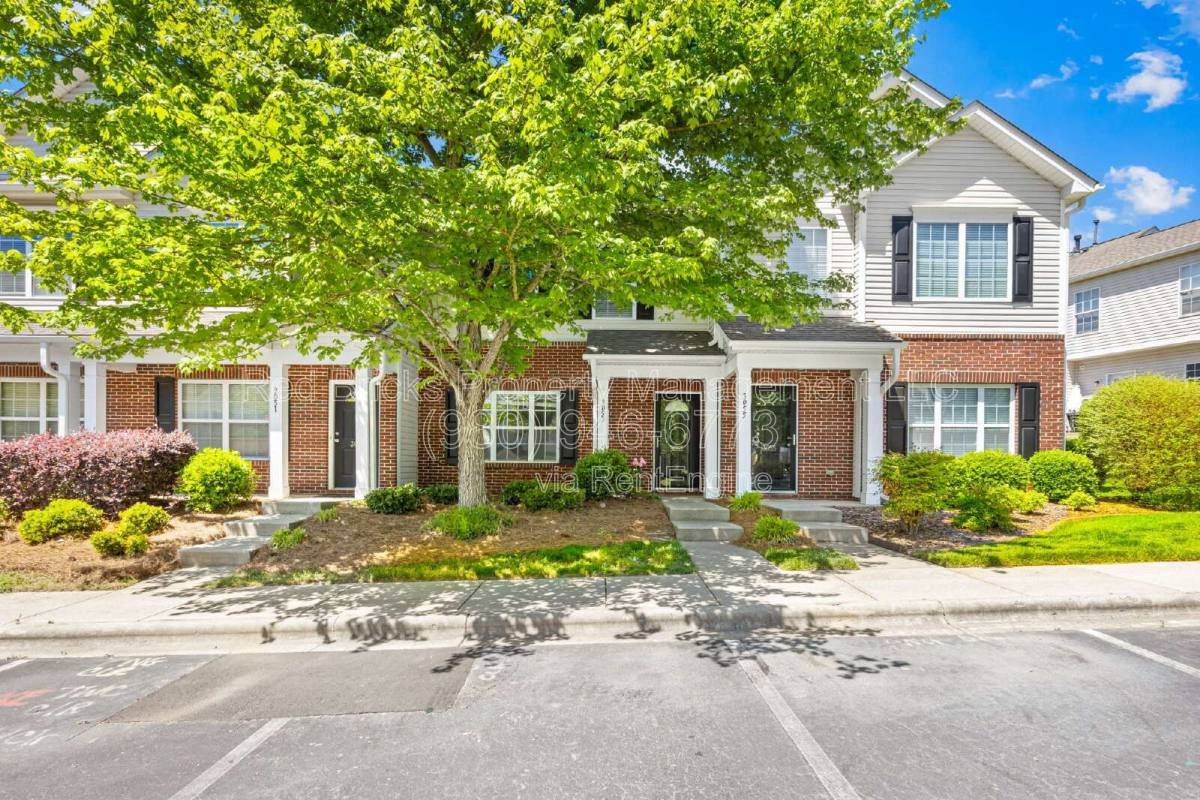 Townhouse for rent at 3053 Summerfield Ridge Lane, Matthews, NC 28105