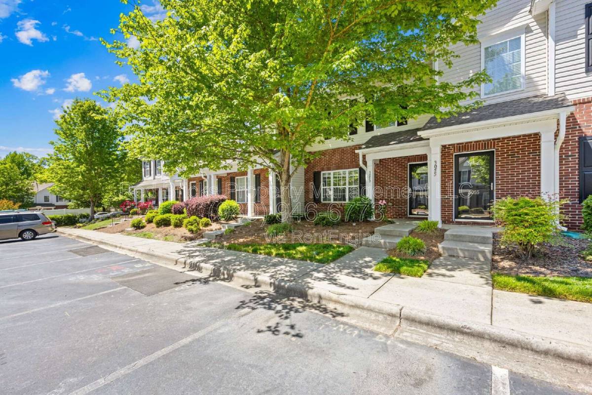 Townhouse for rent at 3053 Summerfield Ridge Lane, Matthews, NC 28105
