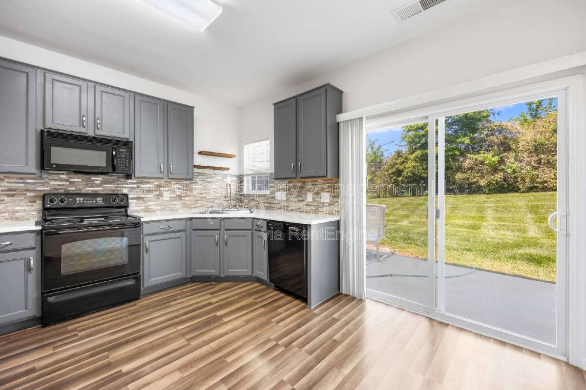 Townhouse for rent at 3053 Summerfield Ridge Lane, Matthews, NC 28105