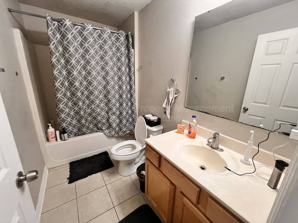 House for rent at 14126 Econ Woods Lane, Orlando, FL 32826