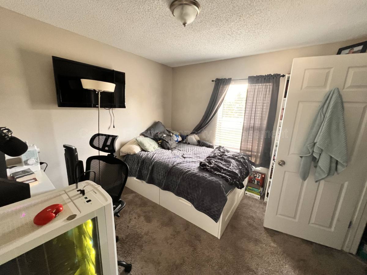 House for rent at 14126 Econ Woods Lane, Orlando, FL 32826