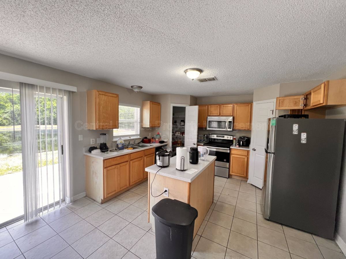 House for rent at 14126 Econ Woods Lane, Orlando, FL 32826