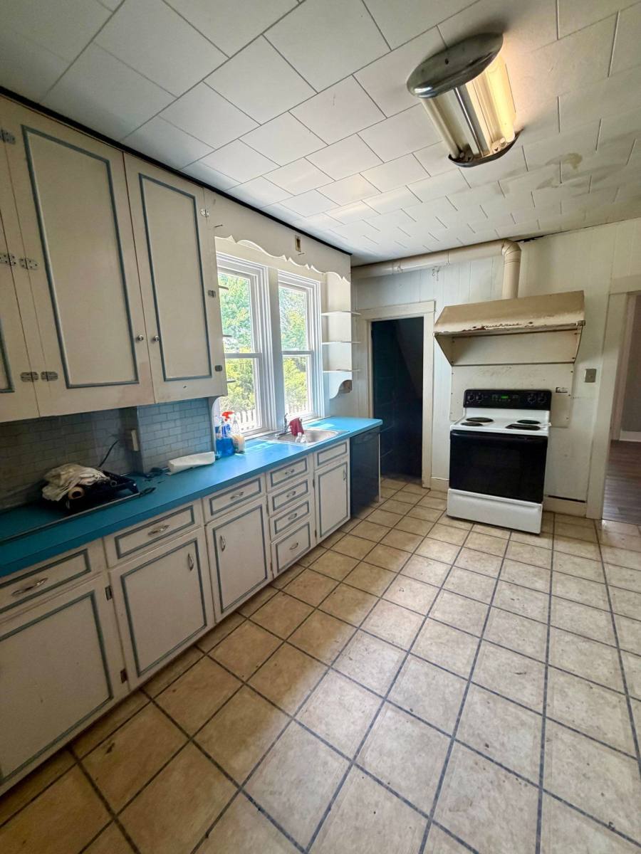 House for rent at 101 Roselawn Ave, Lancaster, PA 17603