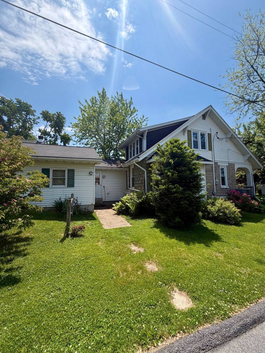 House for rent at 101 Roselawn Ave, Lancaster, PA 17603