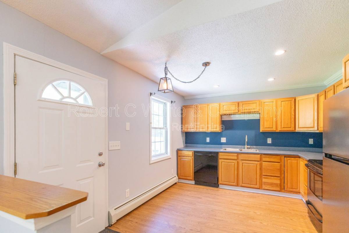 Apartment for rent at 94 Quiet Woods Rd #A2, East Hampton, CT 06424