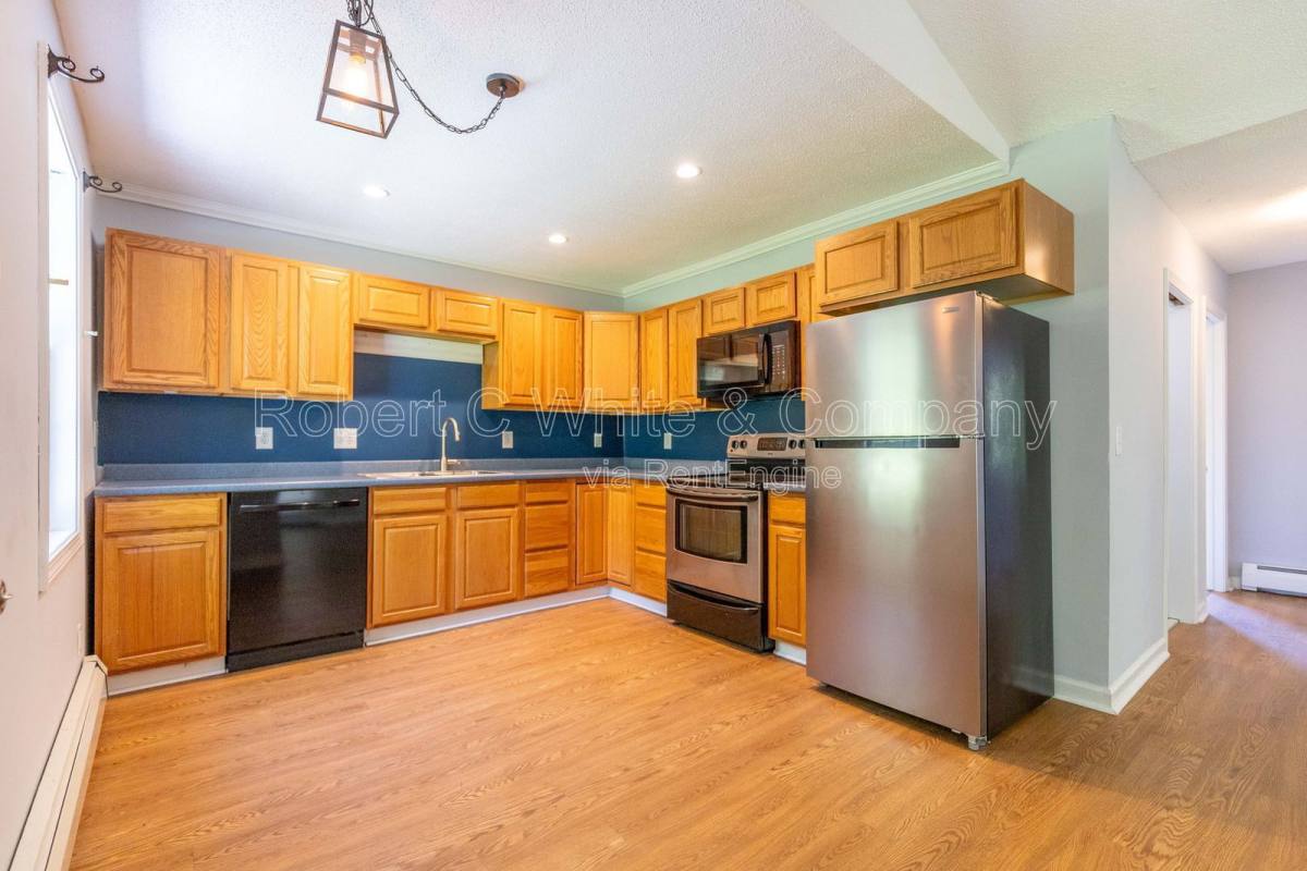 Apartment for rent at 94 Quiet Woods Rd #A2, East Hampton, CT 06424