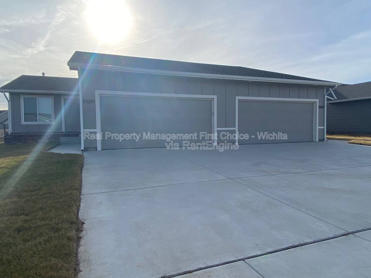 Apartment for rent at 10607 E Kinkaid Circle, Wichita, KS 67207