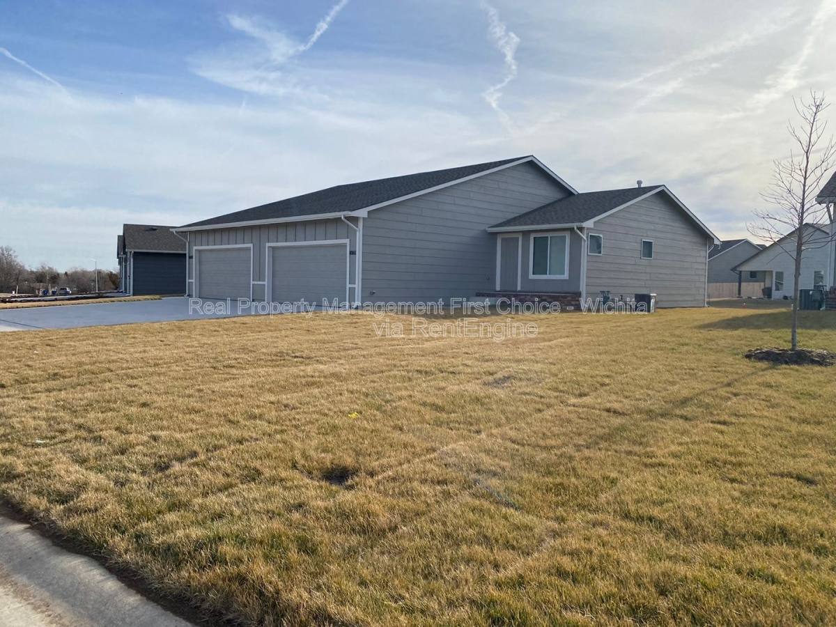 Apartment for rent at 10607 E Kinkaid Circle, Wichita, KS 67207