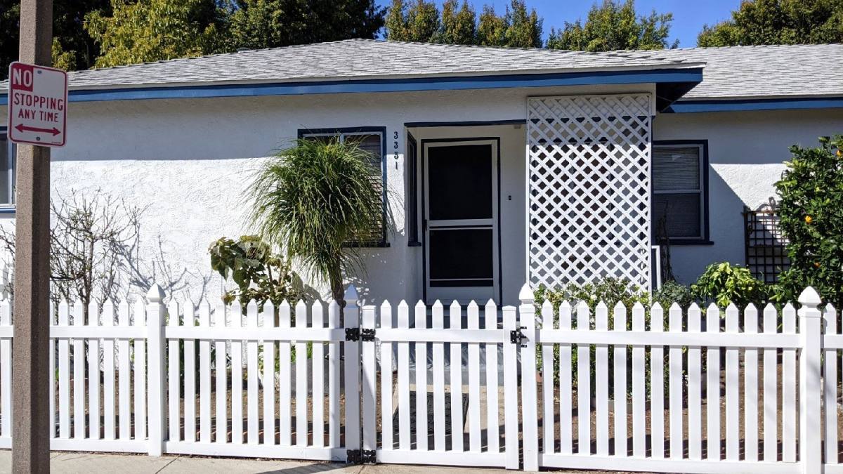 Apartment for rent at 3351 Caroline Ave #B, Culver City, CA 90232