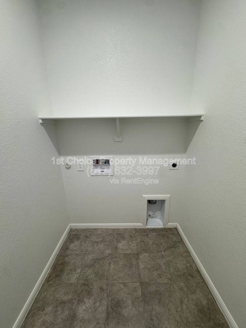 House for rent at 7948 Oaktown Dr, Fort Worth, TX 76131