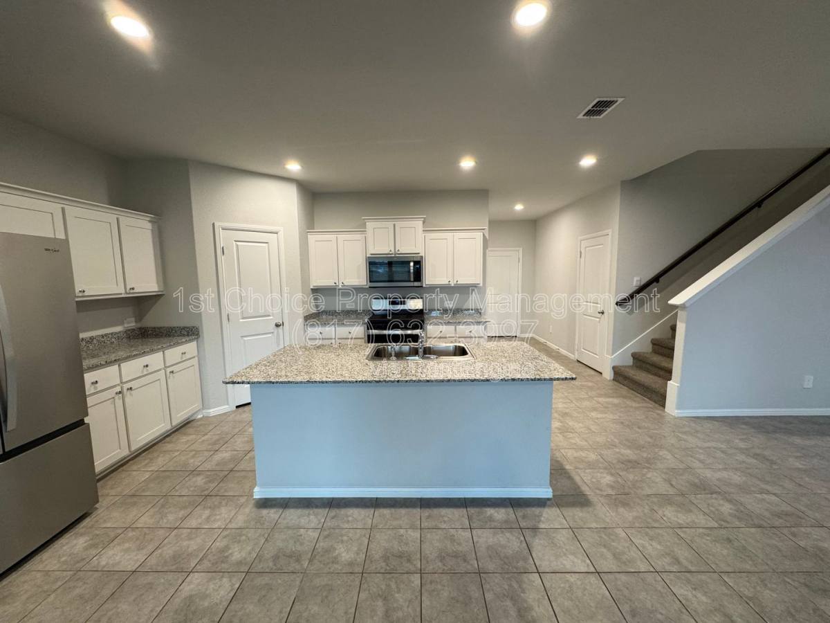 House for rent at 7948 Oaktown Dr, Fort Worth, TX 76131