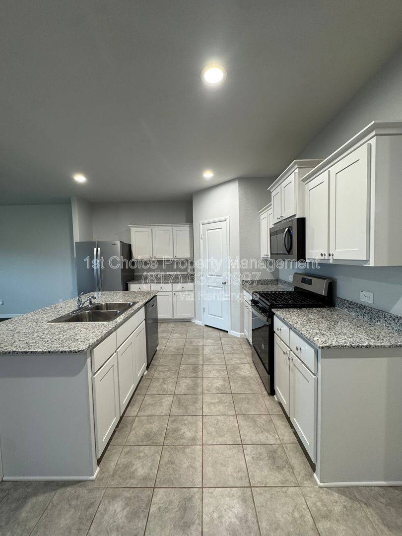 House for rent at 7948 Oaktown Dr, Fort Worth, TX 76131
