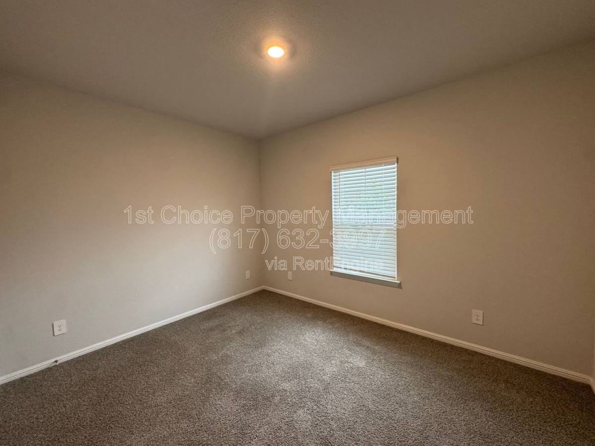 House for rent at 7948 Oaktown Dr, Fort Worth, TX 76131