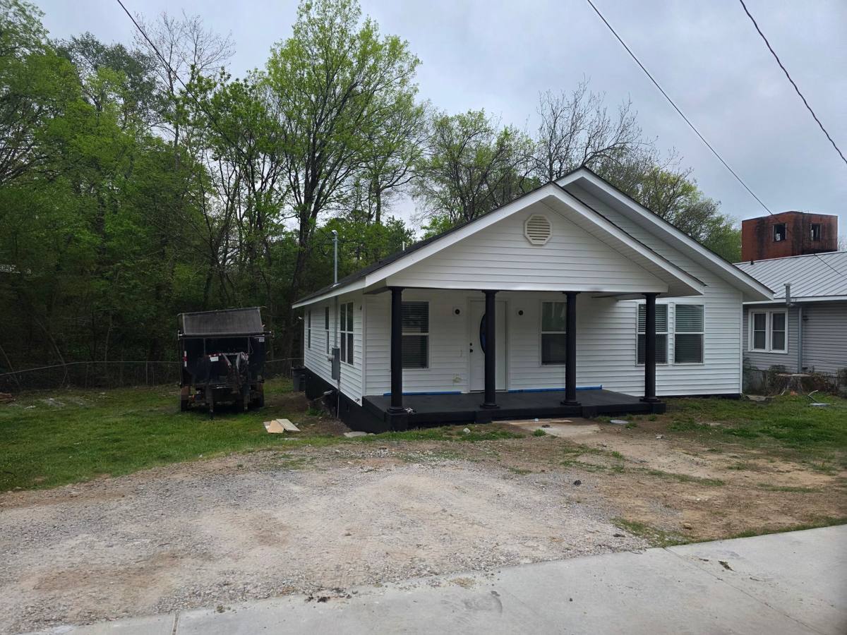 House for rent at 429 Oaklawn St, Hot Springs National Park, AR 71913