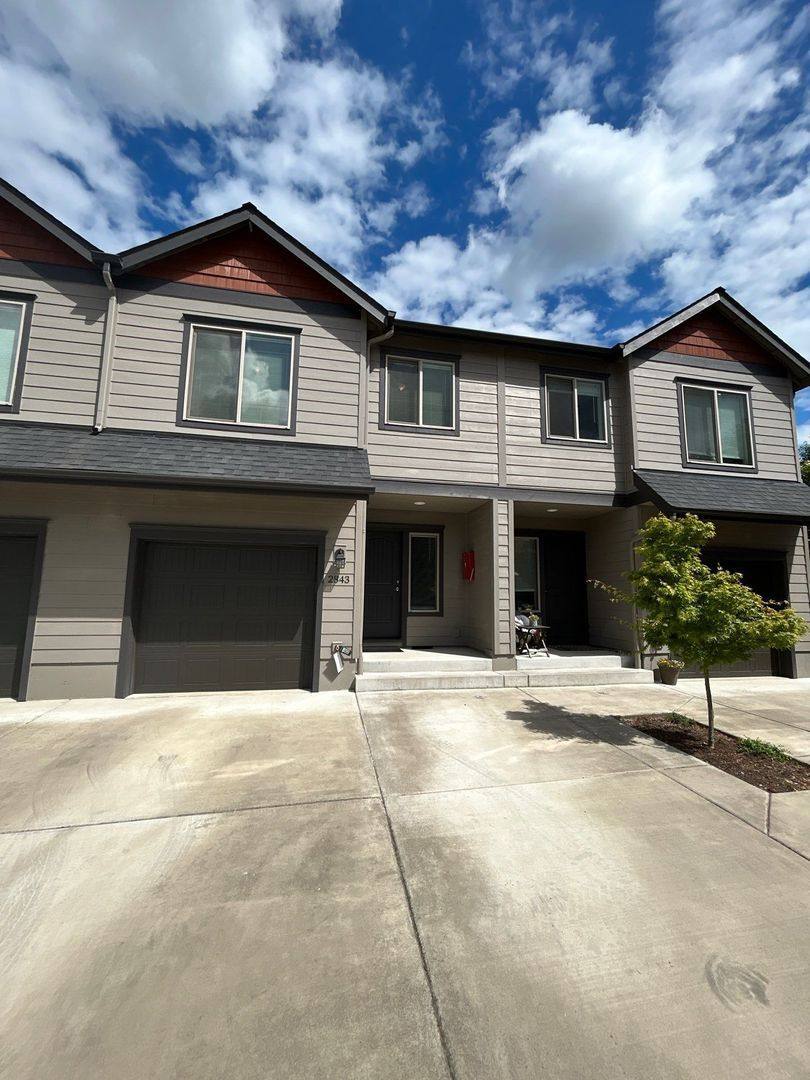 Townhouse for rent at 2843 Raleigh Court SE, Albany, OR 97322