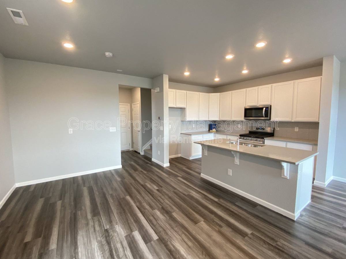 191 Ambrose St, Erie, CO 80516 - Townhouse for Rent - Image 2
