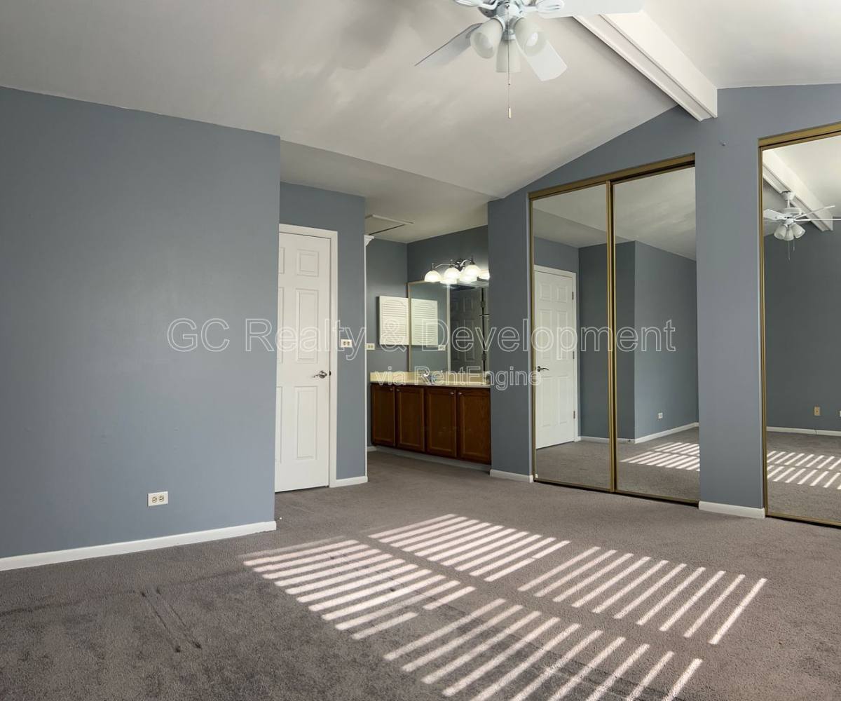 Apartment for rent at 45 White Pine Dr, Schaumburg, IL 60193